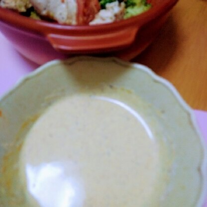 ダイエットで少しヨーグルト入れてます。マヨカレーおいしいですね(^O^)♡温野菜と鶏のサラダによく合いました。
